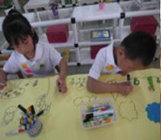 “多彩的秋天”小班亲子涂鸦创意体验活动